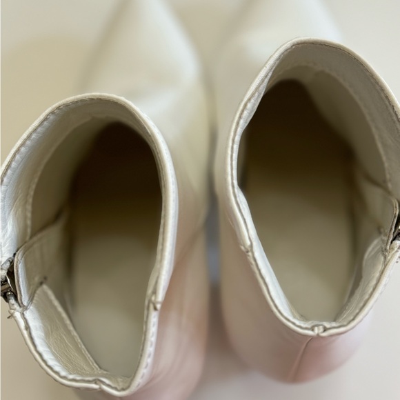 Woman’s size 8 white western style block heel boots 👢 - Picture 5 of 12